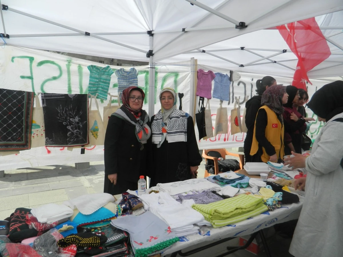 İyilik Derneği kermesi Elazığ 15 Temmuz Meydanı’nda gerçekleşti! Gazze İçin Destek Yapıldı. 