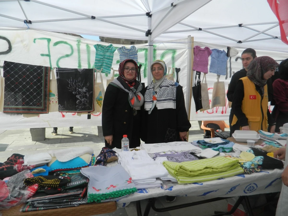 İyilik Derneği kermesi Elazığ 15 Temmuz Meydanı’nda gerçekleşti! Gazze İçin Destek Yapıldı. 