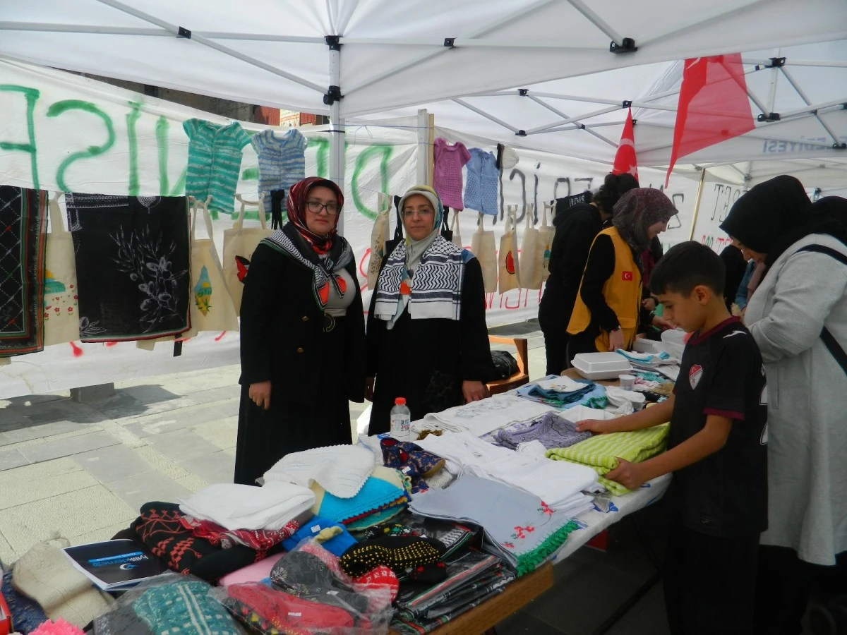 İyilik Derneği kermesi Elazığ 15 Temmuz Meydanı’nda gerçekleşti! Gazze İçin Destek Yapıldı. 