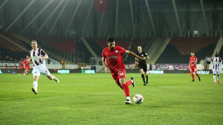 10 yıl Trabzonspor'da oynamıştı: 3. Lig'in şampiyonuna imzayı attı
