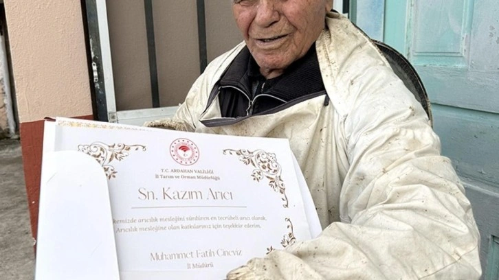 101 yaşında gençlere taş çıkarıyor! Şehirde bir gün durmadı