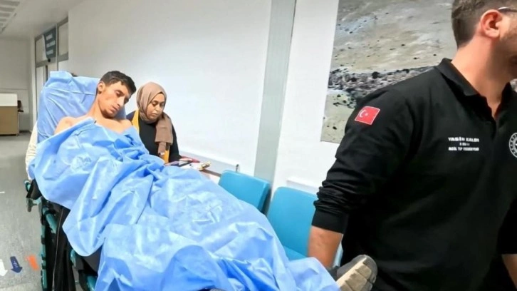 16 yaşındaki çocuk, tartıştığı genci bıçakla ağır yaraladı