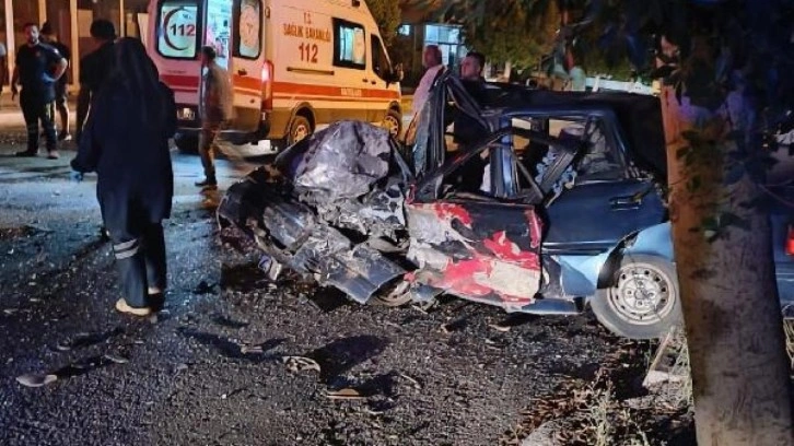 2 otomobil kafa kafaya &ccedil;arpıştı: 1 &ouml;l&uuml;, 1 yaralı