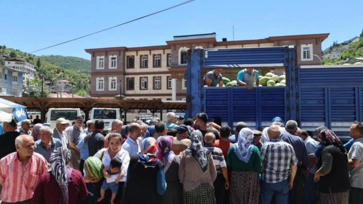20 ton karpuz ücretsiz dağıtıldı!