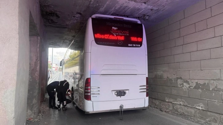 3. Lig ekibinin otobüsü deplasmanda alt geçide sıkıştı