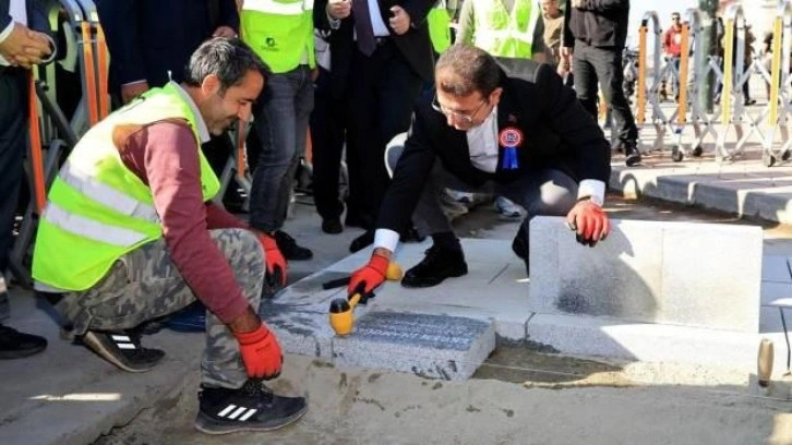 390 milyon lira harcanacak! Ekrem İmamoğlu adının yazılı olduğu kaldırım taşını d&ouml;şedi