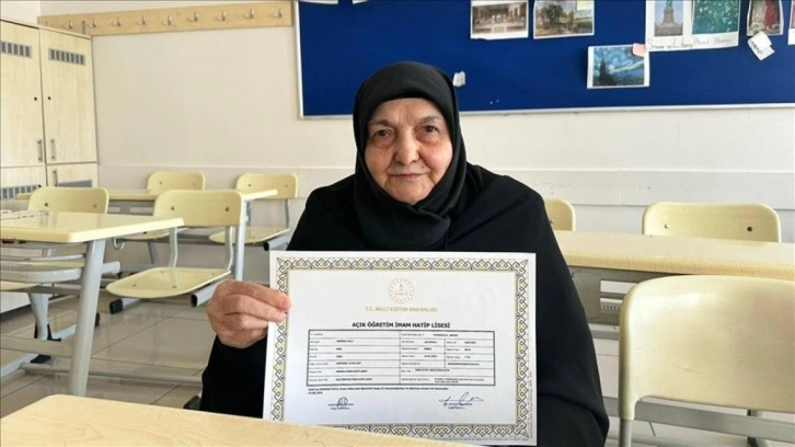 78 yaşındaki kadın imam hatip lisesini bitirip hafız oldu