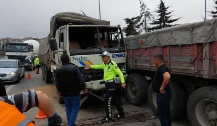 8 aracın karıştığı zincirleme kazada 12 yaşındaki &ccedil;ocuk yaralandı