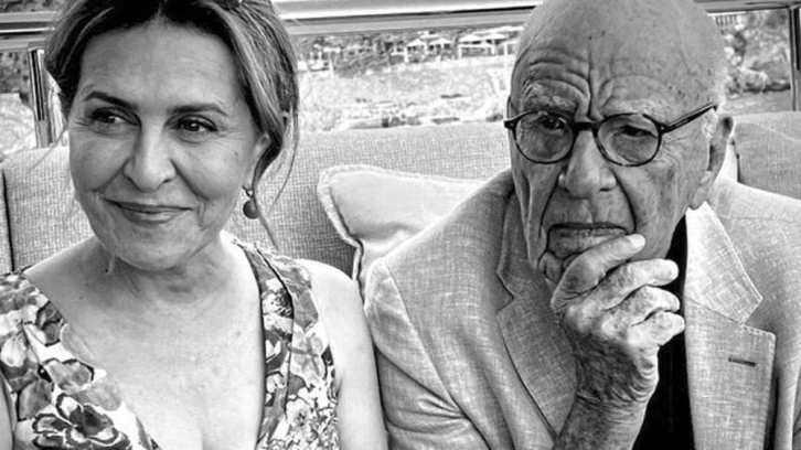 92'lik Murdoch, Abramovi&ccedil;'in eski kayınvalidesiyle aşk yaşamaya başladı