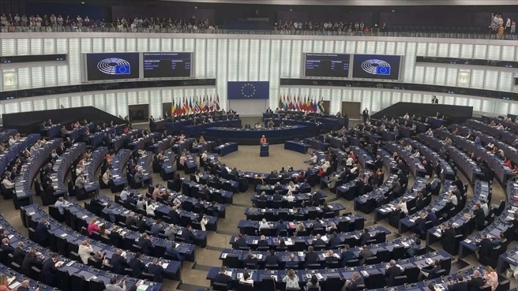 AB Komisyonu Başkanı von der Leyen hakkındaki gensoru reddedildi.