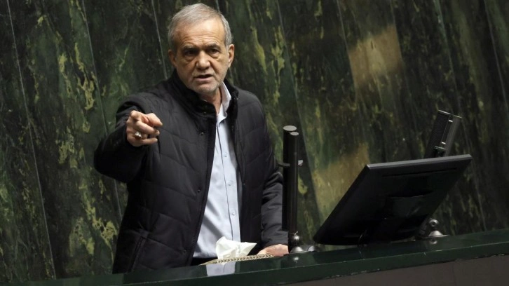 ABD tehdidine karşı kritik telefon... Pezeşkiyan'dan Maduro'ya tam destek