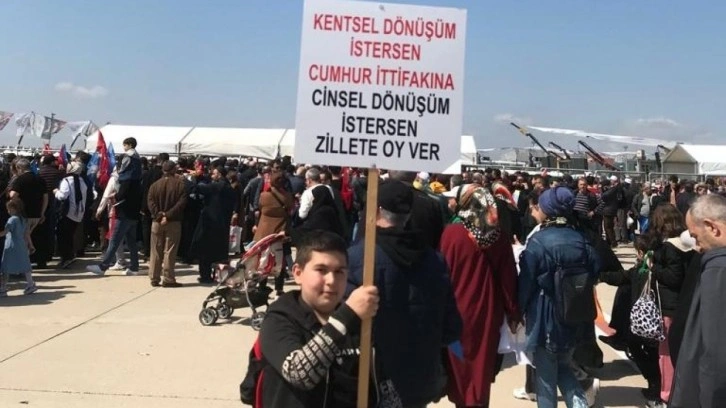 A&ccedil;ılan pankart 7'li koalisyonu &ouml;zetledi!