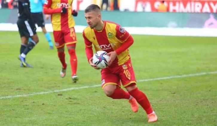 Adem B&uuml;y&uuml;k'ten hakem tepkisi! 'FIFA kokartıyla &ouml;d&uuml;llendirmişler'