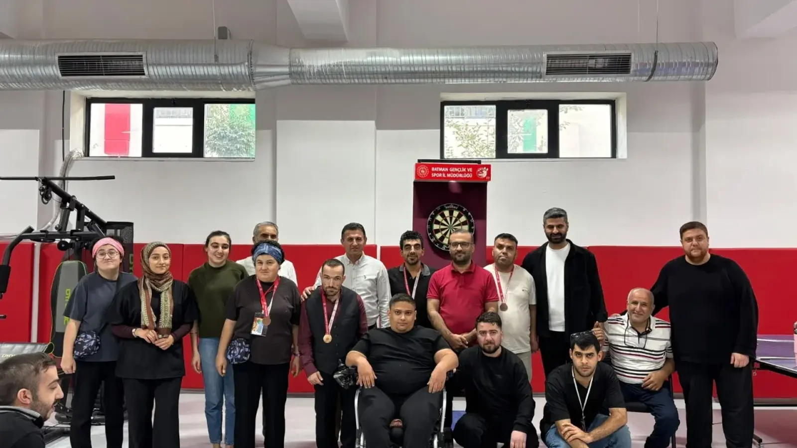 Özel bireyler dart tahtasında yarıştı