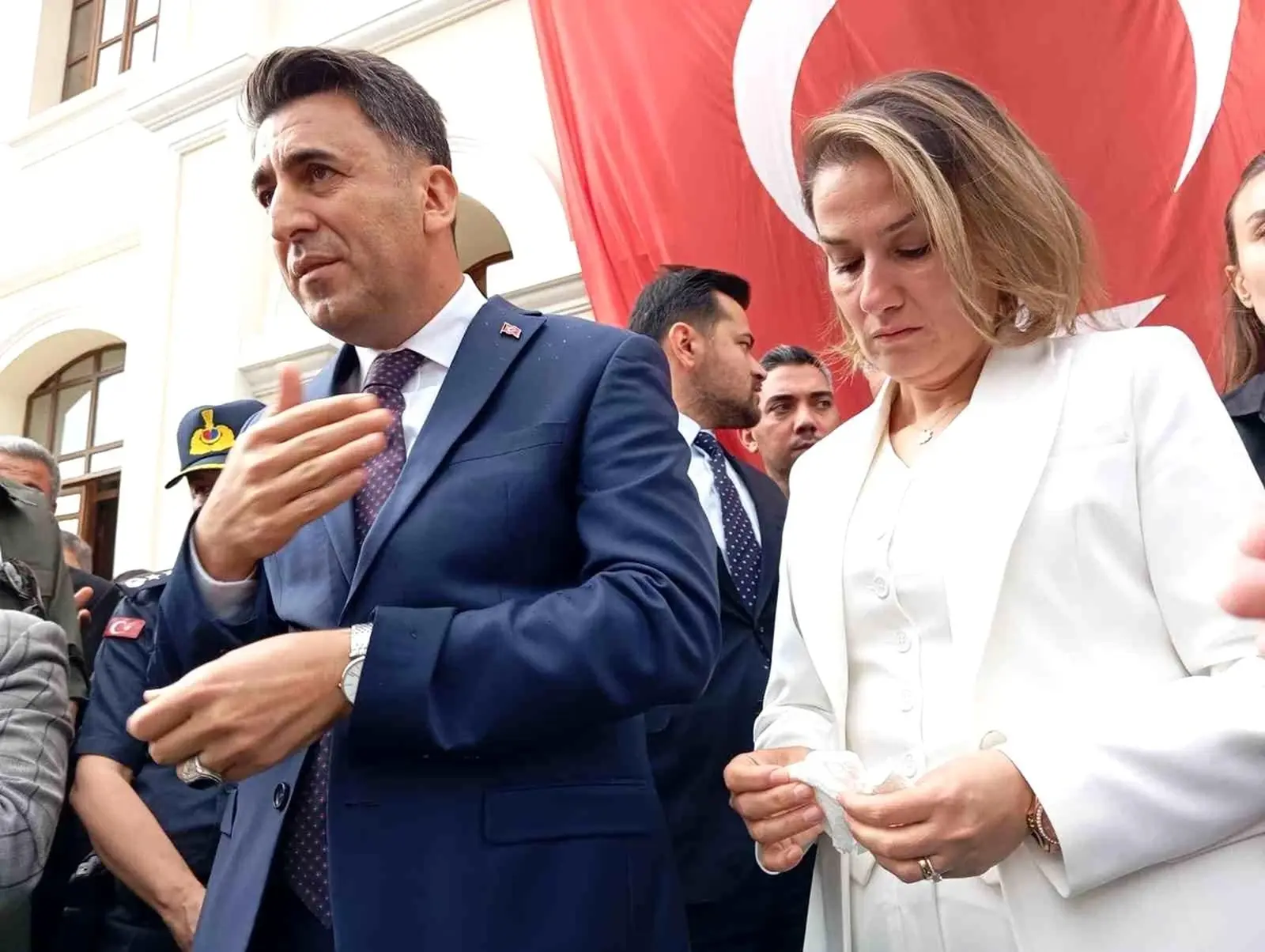 ALKIŞLAR SANA SAYIN VALİM