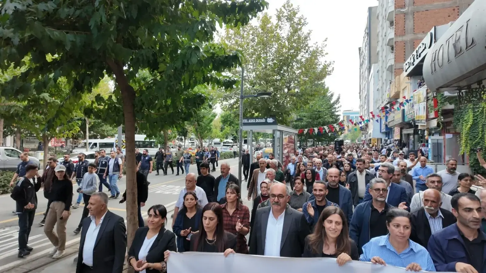 Batman’da barış yürüyüşü