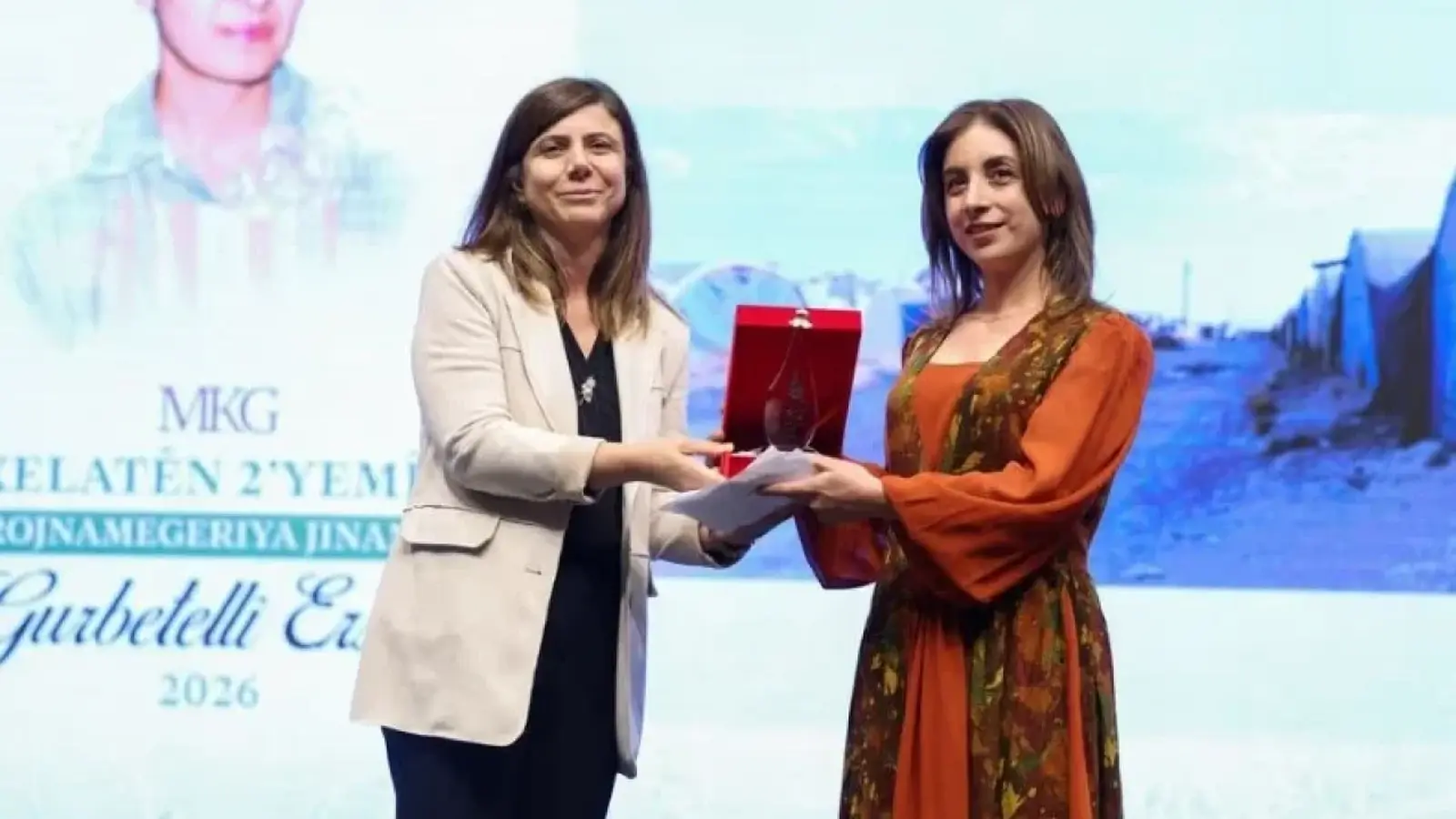 Gurbetelli Ersöz Kadın Gazetecilik Ödülleri törenine katıldı