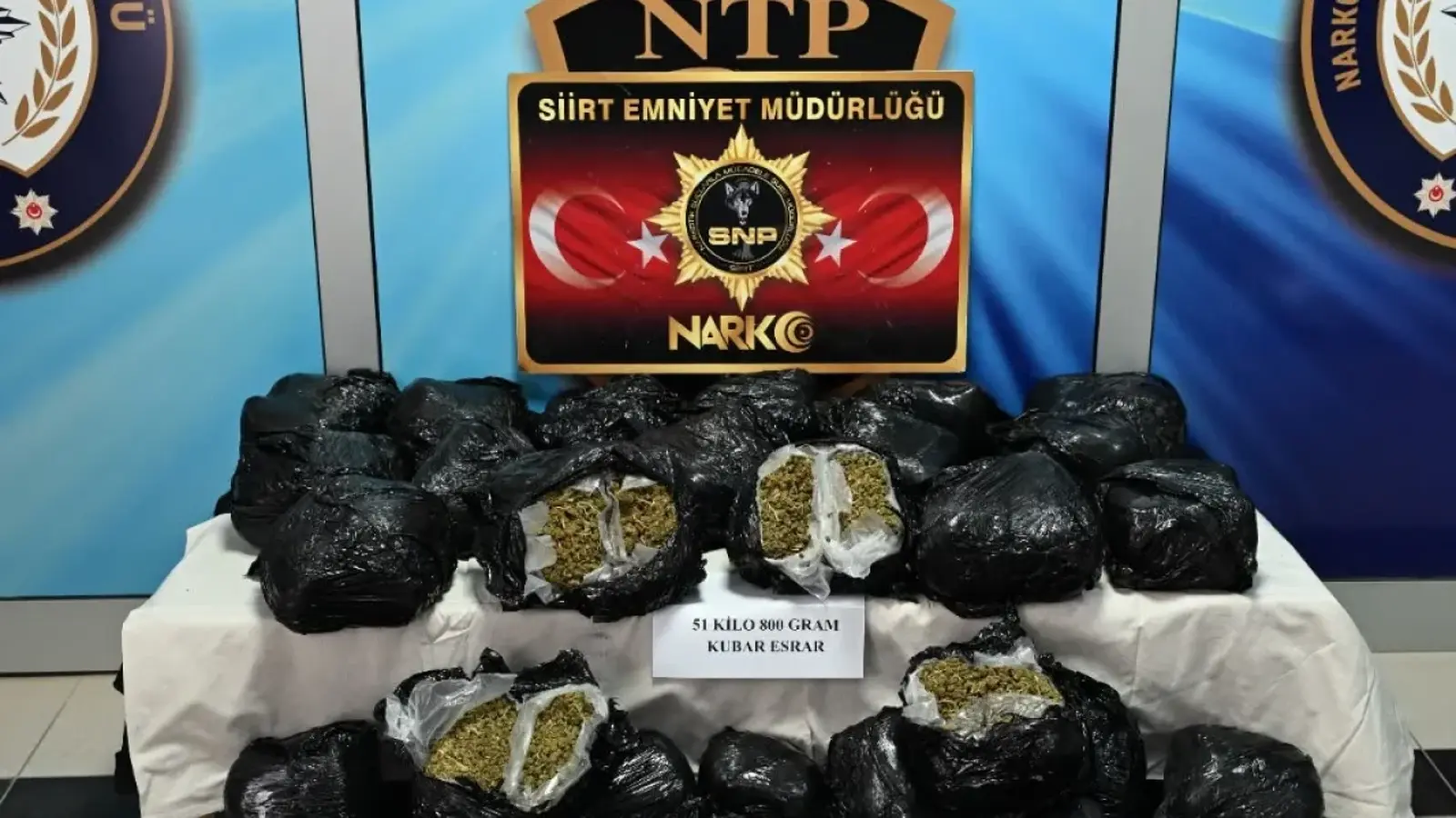 Kaçan araçtan 51 kilo esrar çıktı