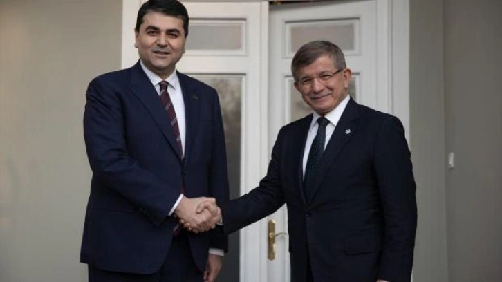 Ahmet Davutoğlu, G&uuml;ltekin Uysal'ı ziyaret etti