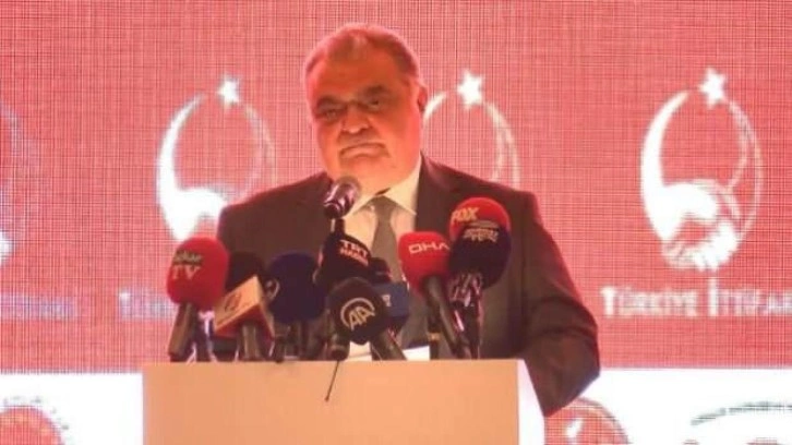 Ahmet &Ouml;zal cumhurbaşkanlığı adaylığı başvurusunu yaptı