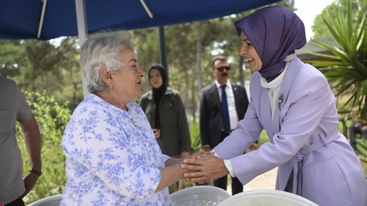 Aile ve Sosyal Hizmetler Bakanı G&ouml;ktaş, İstanbul'da huzurevini ziyaret etti