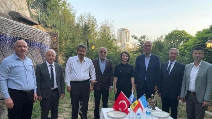 AK Parti Bing&ouml;l Milletvekili Feyzi Berdibek akşam yemeği verdi
