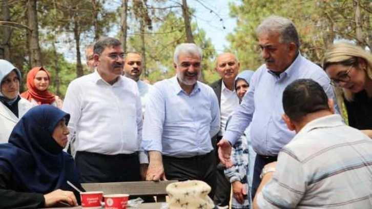 AK Parti İstanbul&rsquo;un &ldquo;Y&uuml;z y&uuml;ze 100 g&uuml;n&rdquo; ziyaretleri s&uuml;r&uuml;yor