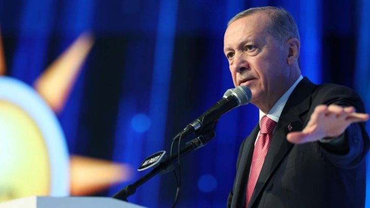 AK Parti yerel se&ccedil;im &ouml;ncesi kan tazeliyor: 21 il başkanı değişti
