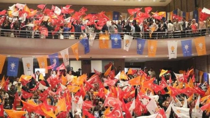 AK Parti'de se&ccedil;im i&ccedil;in d&uuml;ğmeye basıldı: İllerde vekillerin karnesi &ccedil;ıkarılıyor
