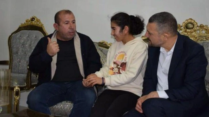 AK Partili A&ccedil;ıkg&ouml;z'den &ouml;zel engelli gencin evine ziyaret