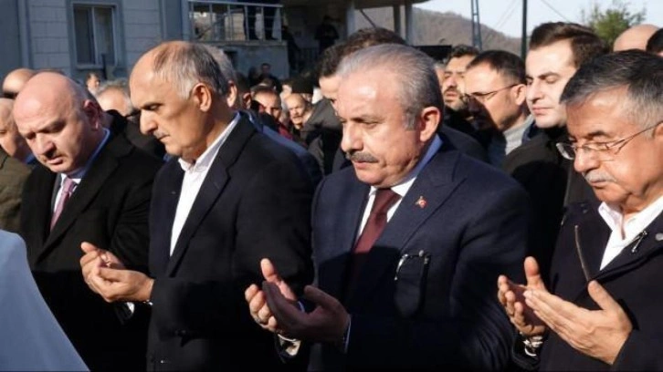 AK Partili Cemal &Ouml;zt&uuml;rk'&uuml;n annesi vefat etti