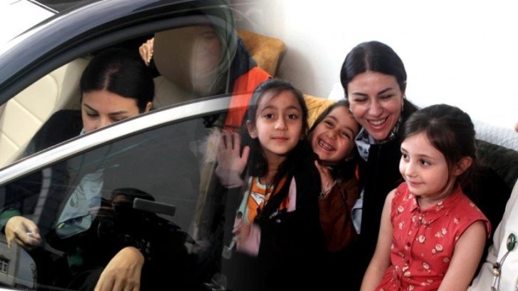 AK Partili vekil adayından &ouml;rnek hareket! Se&ccedil;im &ccedil;alışmalarını kendi aracıyla yapıyor