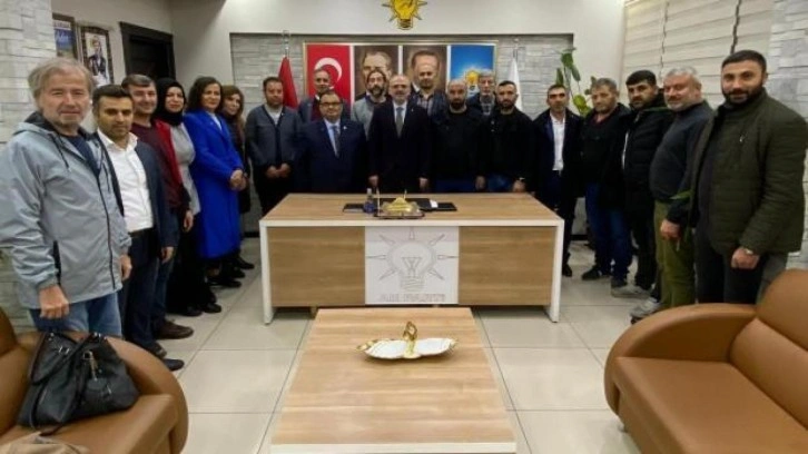 AK Parti'ye 208 yeni &uuml;ye katıldı
