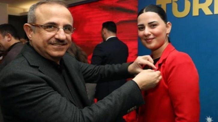 AK Parti'ye İzmir'de b&uuml;y&uuml;k katılım!