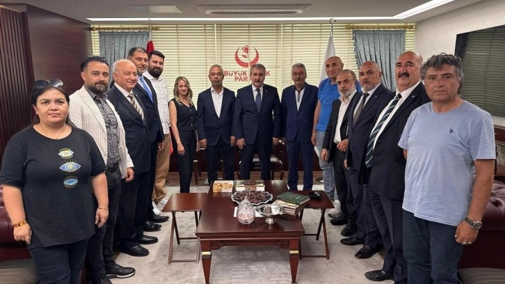 AKKAV heyeti, BBP lideri Destici’ye ziyaret etti