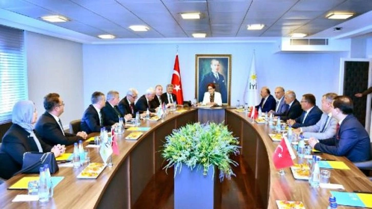 Akşener, partisinin belediye başkanlarıyla g&ouml;r&uuml;şt&uuml;
