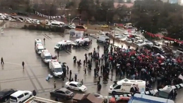 Akşener'in Erzurum mitingine d&uuml;ş&uuml;k katılım