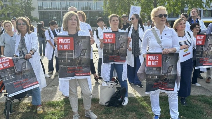 Alman doktorlar kızgın: Y&uuml;k&uuml;m&uuml;z &ccedil;ok ağır