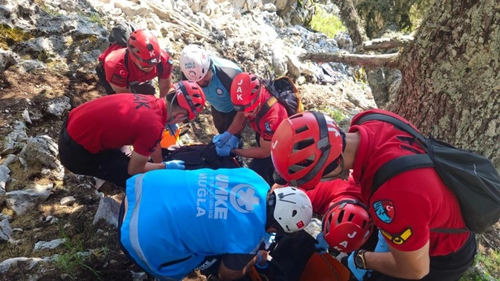 Alman yamaç paraşütü pilotu, Fethiye'de kayalık alana düşerek öldü