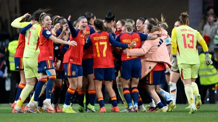 Almanya'yı 3 golle devirdiler! İspanya şampiyon oldu