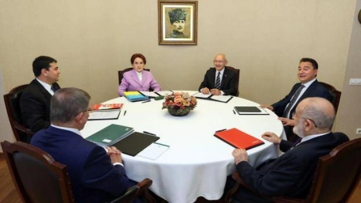 Altılı masada işler karışık! İYİ Parti S&ouml;zc&uuml;s&uuml;nden muhalif se&ccedil;meni kızdıracak s&ouml;zler