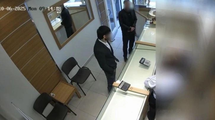 Altın bozdurma bahanesiyle girdiler, 1 kilo altın ve 300 bin lira çaldılar