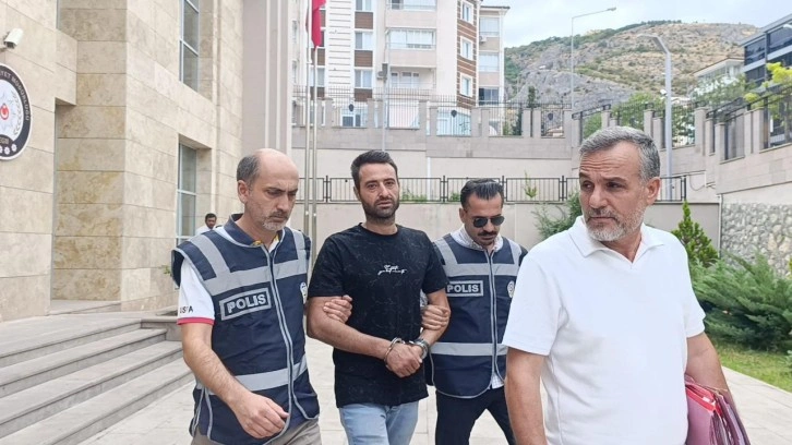 Amasya'da 1 yıldır aranan firari hükümlü, sokakta yakalandı