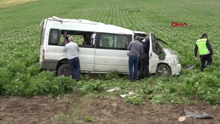Amasya’da yolcu minibüsü takla attı: Ölü ve yaralılar var!