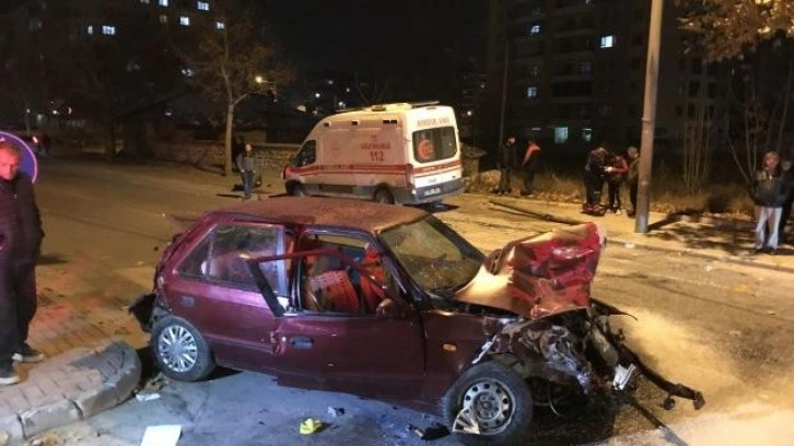 Ambulans ile otomobil &ccedil;arpıştı: 1&rsquo;i bebek 7 yaralı