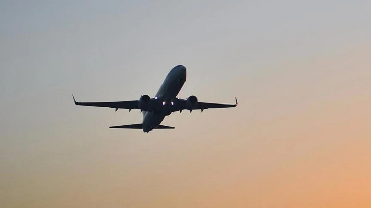 Ankara-Stockholm seferini yapan uçak, yolcunun bir hareketi nedeniyle Berlin'e iniş yaptı