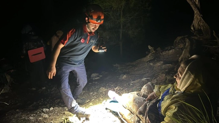 Antalya’da dağlık alanda mahsur kalan Ukraynalı kadın kurtarıldı