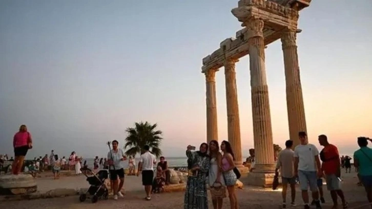 Antalya'ya 1 günde 102 bin 6 yabancı turist geldi!