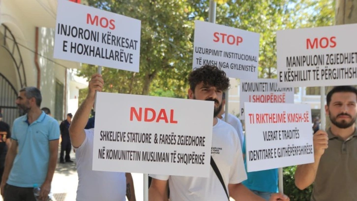 Arnavutluk'ta FET&Ouml; protestosu