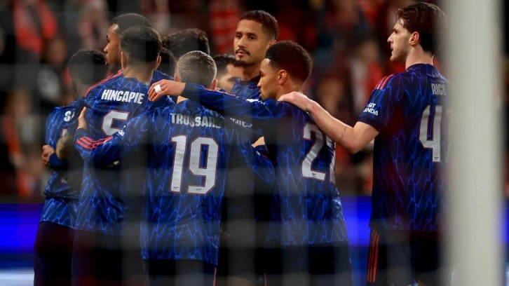 Arsenal'ın Devler Ligi'nde bileği bükülmüyor